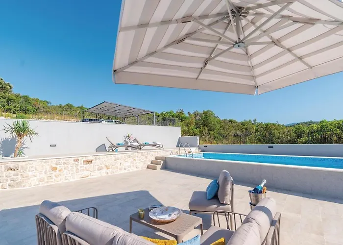 Pet Friendly Home In Loviste Casa de Férias