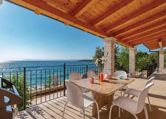 Pet Friendly Home In Loviste Casa de Férias