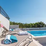 Pet Friendly Home In Loviste بيت للعطل