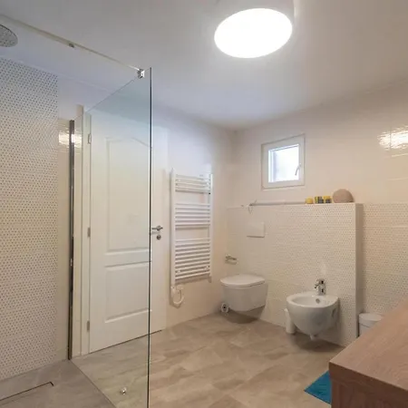 Pet Friendly Home In Loviste Nyaraló Lovište