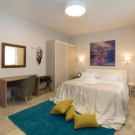 Pet Friendly Home In Loviste Holiday home Loviste