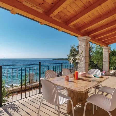Pet Friendly Home In Loviste Holiday home